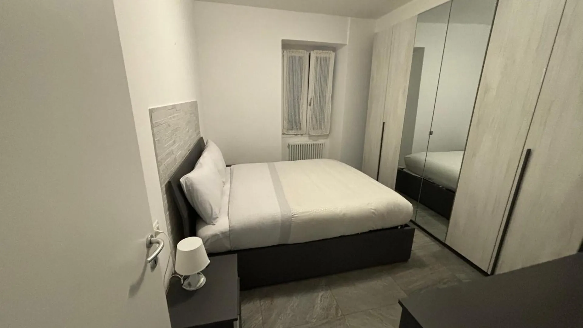 Apartament 22 Di Lucia Lecco