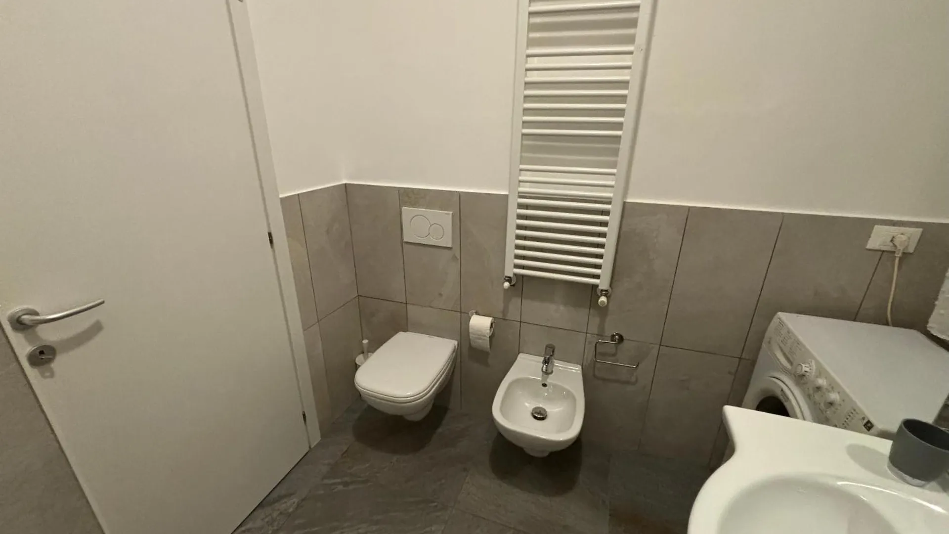 Apartament 22 Di Lucia Lecco