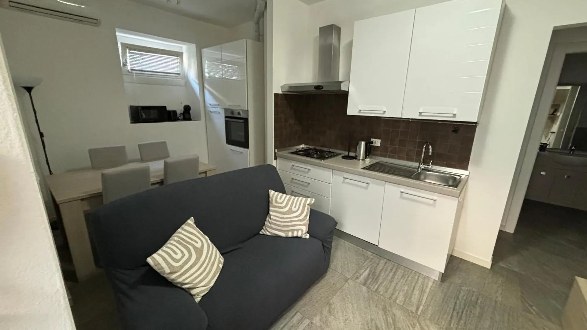 Apartament 22 Di Lucia Lecco